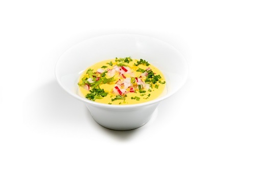 raw vegan kukuřičná polévka s ředkvičkou